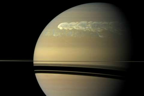 Nuevas imágenes e información sobre el origen de los anillos de Saturno
