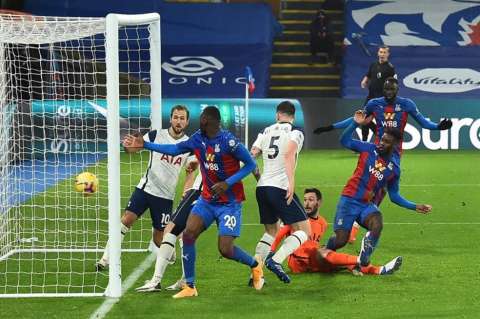 El Tottenham comprometió el liderato al empatar con Crystal Palace