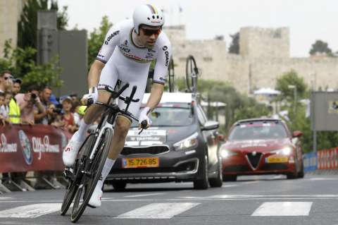 Tom Dumoulin ganó la primera etapa del Giro y es el primer líder