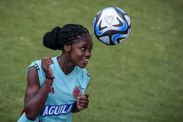 La selección femenina de Colombia tuvo este jueves en Bogotá su último entrenamiento antes del viaje para disputar la Copa Mundial de Australia y Nueva Zelanda que iniciará el 20 de julio.