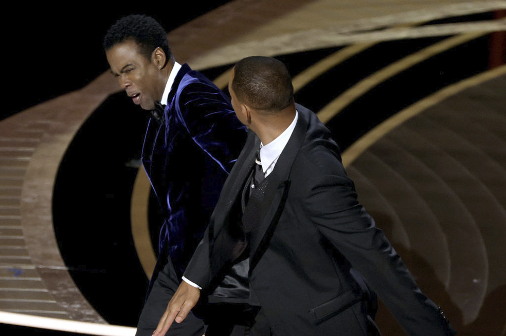 Will Smith enfureció con el comentario que Chris Rock hizo sobre su esposa. Lo golpeó en plena transmisión.