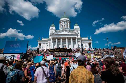 Helsinki recibe a Trump y espera a Putin