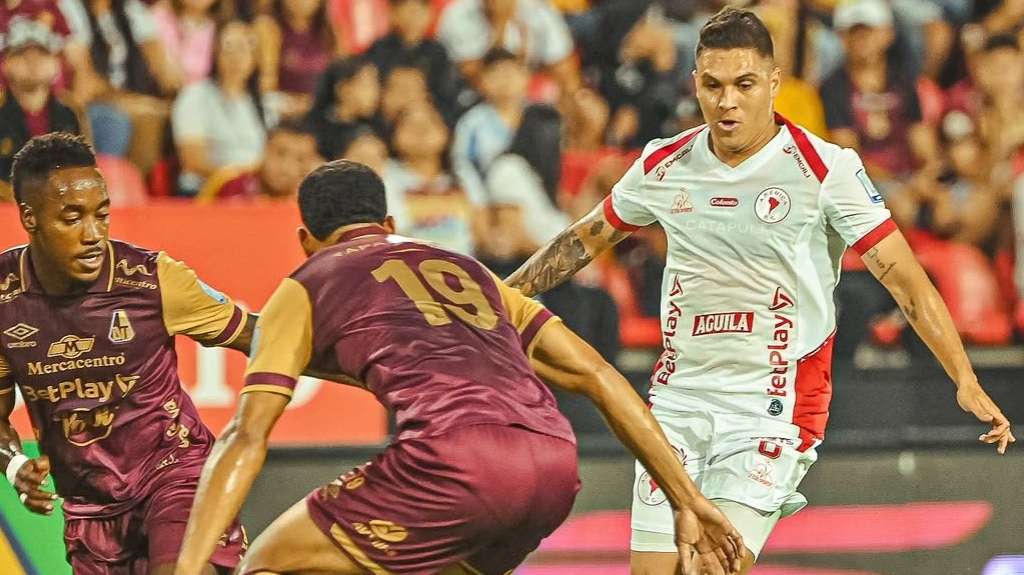 Juan Fernando Quintero de América contra Tolima en la Liga BetPlay 2025.