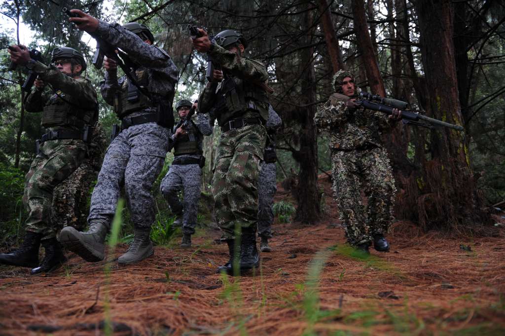 Entrenamiento del equipo Fuerza Comando Colombia, integrado por soldados élite del ejército, Fuerza Aérea, Armada Nacional y las Fuerzas Especiales Antiterroristas Urbanas, quienes se enfrentan a los militares más capacitados de los 23 países participantes en el evento  Fuerzas Comando que se realiza este año en Paraguay.
