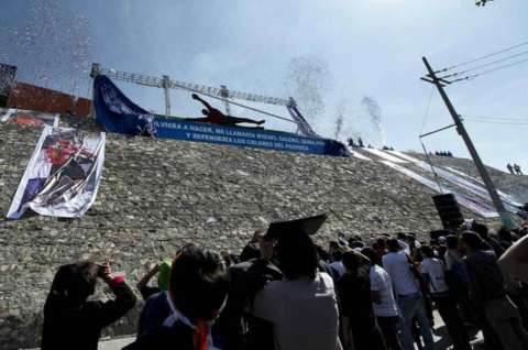 Pachuca develó monumento en homenaje a Miguel Calero