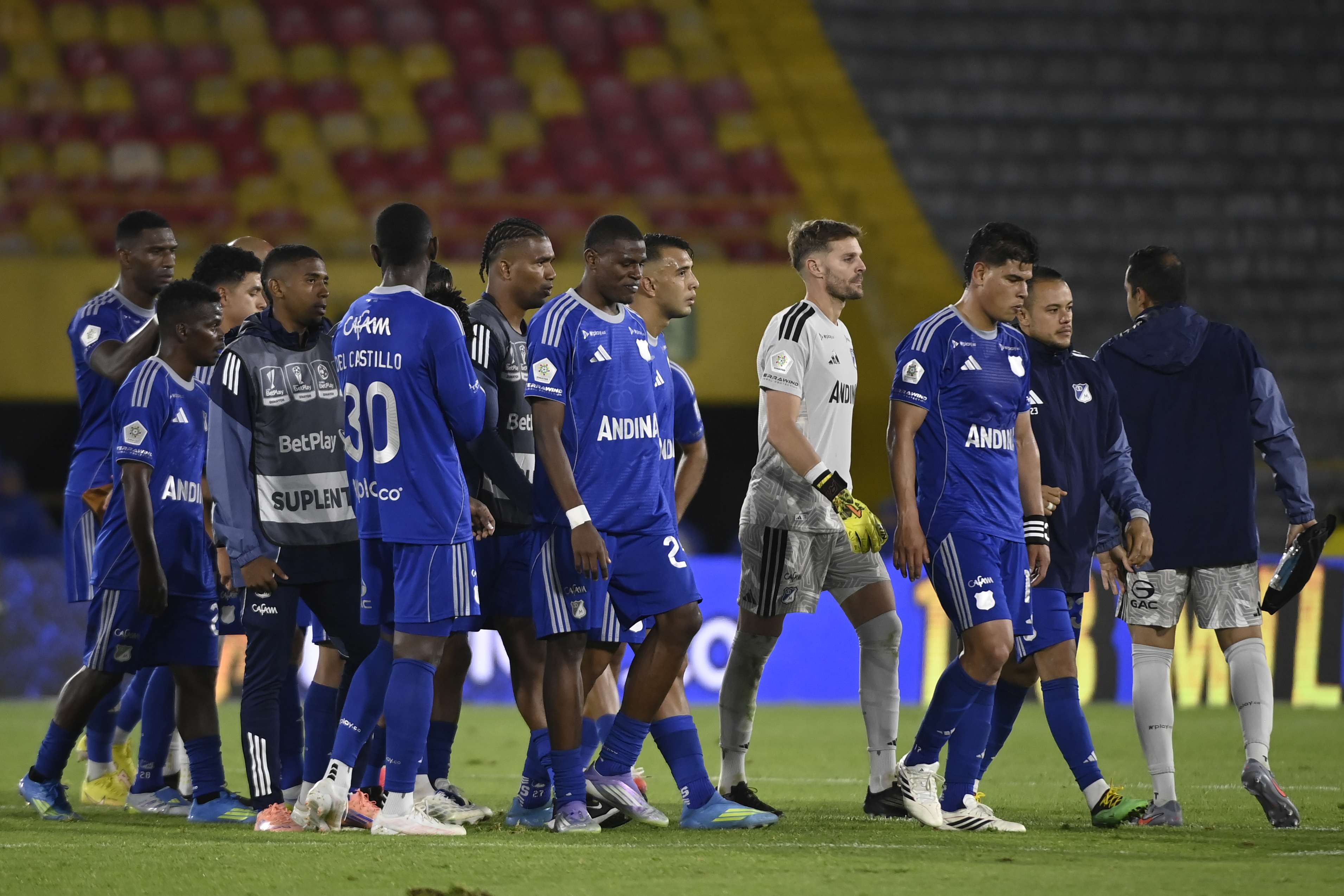 Jugadores de Millonarios, en el partido ante Bucaramanga por la primera fecha de la Liga Betplay 2026-II.