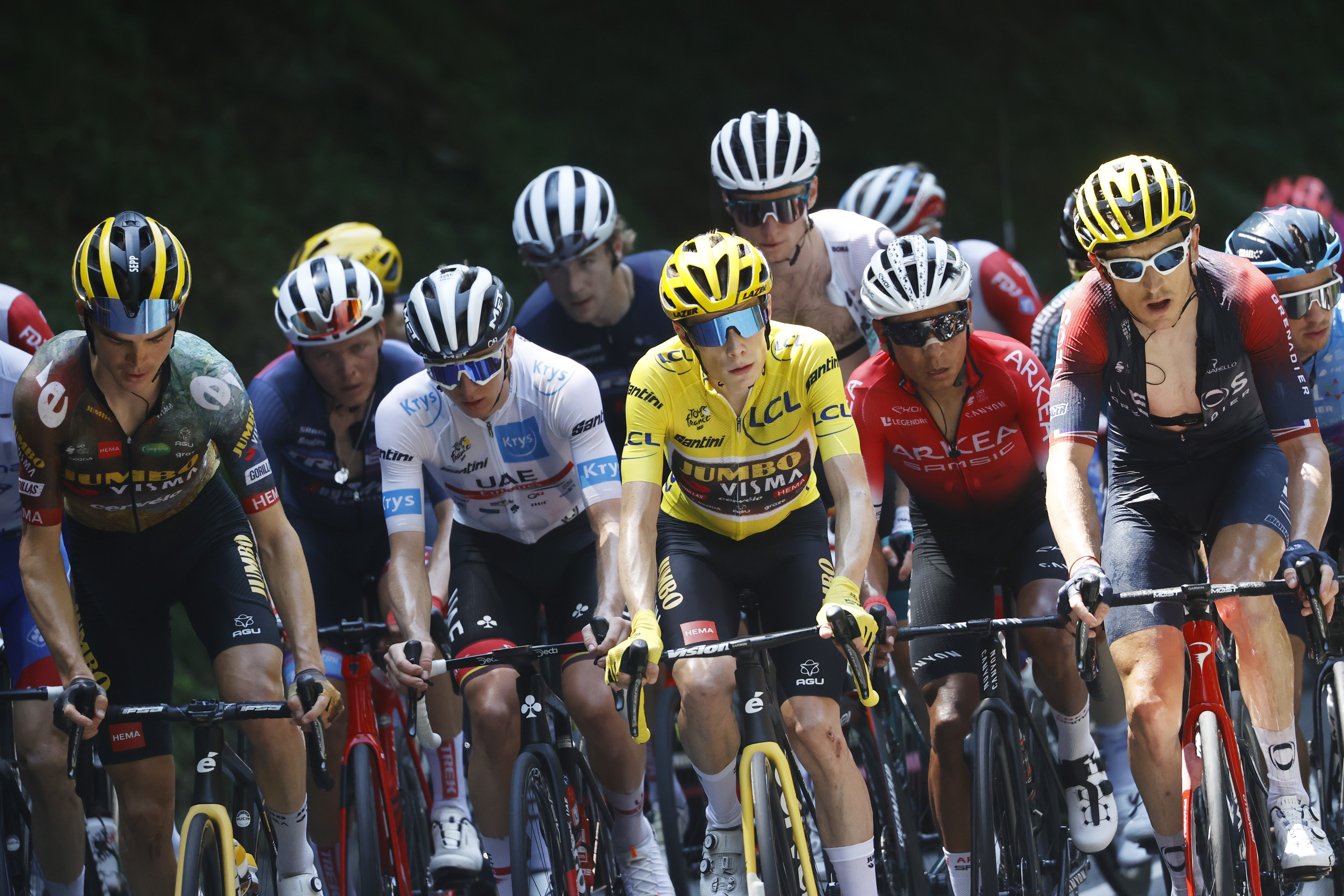Hautacam (France), 21/07/2022.- (L-R) US rider Sepp Kuss of Jumbo Visma, Slovenian rider Tadej Pogacar of UAE Team Emirates, The Yellow Jersey Danish rider Jonas Vingegaard of Jumbo Visma, Colombian rider Nairo Quintana of Team Arkea Samsic and British rider Geraint Thomas of Ineos Grenadiers in action during the 18th stage of the Tour de France 2022 over 143.2km from Lourdes to Hautacam, France, 21 July 2022. (Ciclismo, Francia, Eslovenia) EFE/EPA/GUILLAUME HORCAJUELO