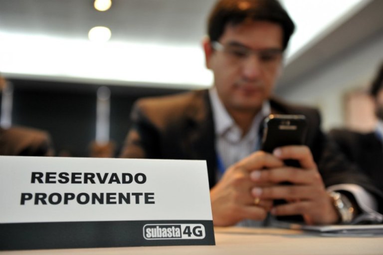 Avanza subasta para telefonía móvil de cuarta generación (4G)