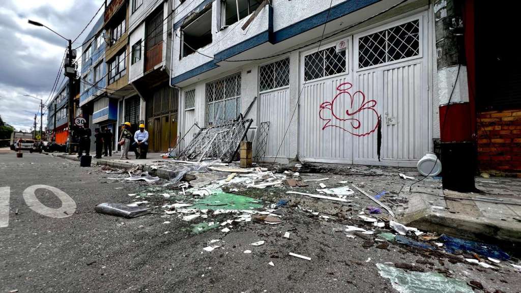 Explosión en fábrica de Kennendy.