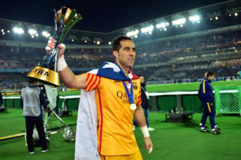 Claudio Bravo, mejor futbolista chileno de 2015