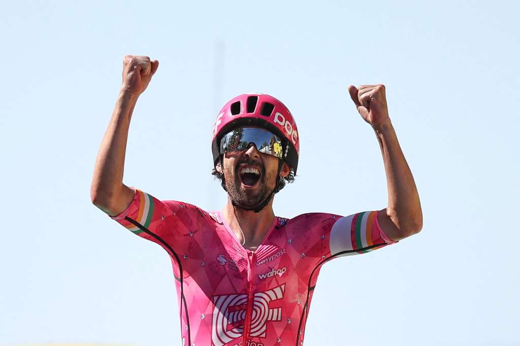 El irlandés Ben Healy (EF Education EasyPost) celebra su victoria en la sexta etapa del Tour de Francia.