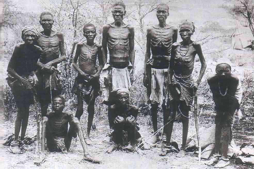 Hereros sobrevivientes del genocidio.