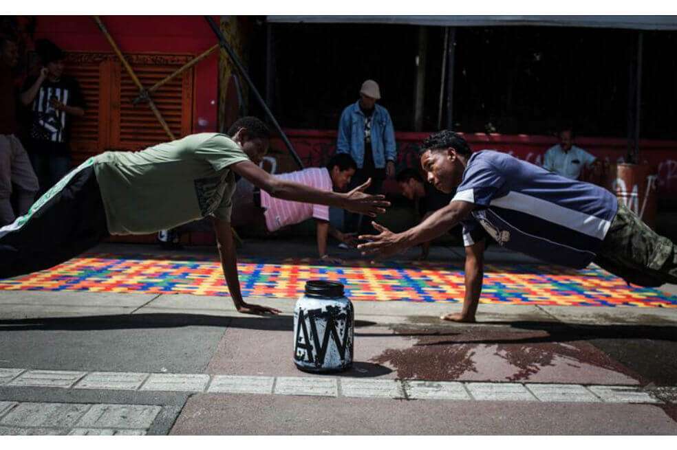 Actividades artísticas en la Comuna 13 de Medellín. / Juancho Torres - Archivo Agencia Anadolu.