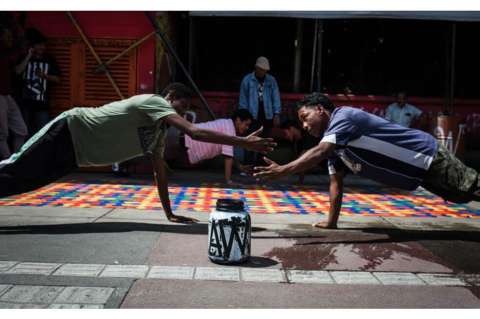ONG británica forma emprendedores creativos en las comunas de Medellín