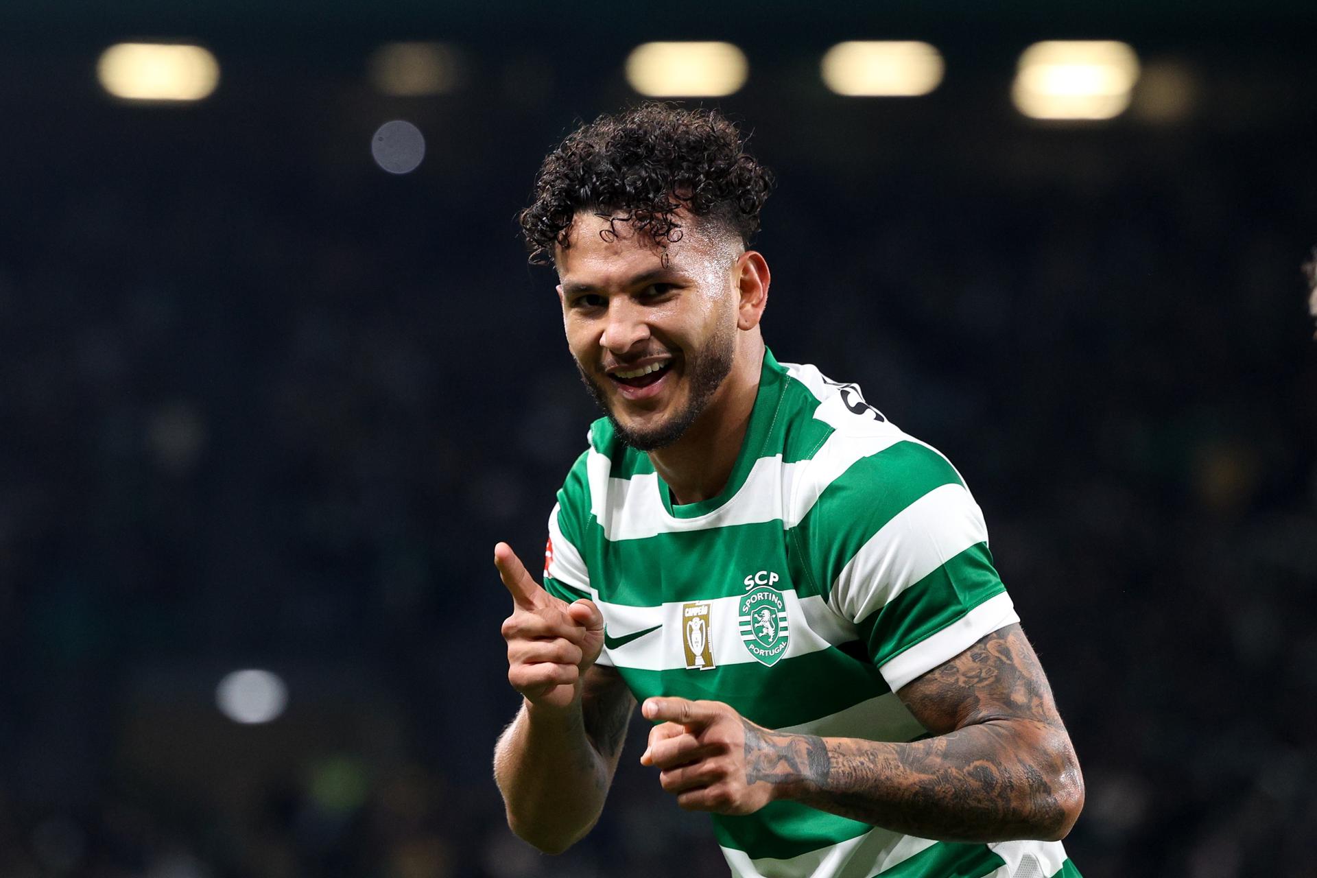 Lisbon (Portugal), 28/12/2025.- Sporting player Luis Suarez celebrates after scoring a goal against Rio Ave during the Portuguese First League soccer match between Sporting CP and Rio Ave in Lisbon, Portugal, 28 December 2025. (Lisboa) EFE/EPA/TIAGO PETINGA