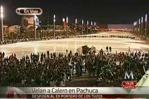 Hinchas de Pachuca recibieron féretro de Calero con cánticos y banderas