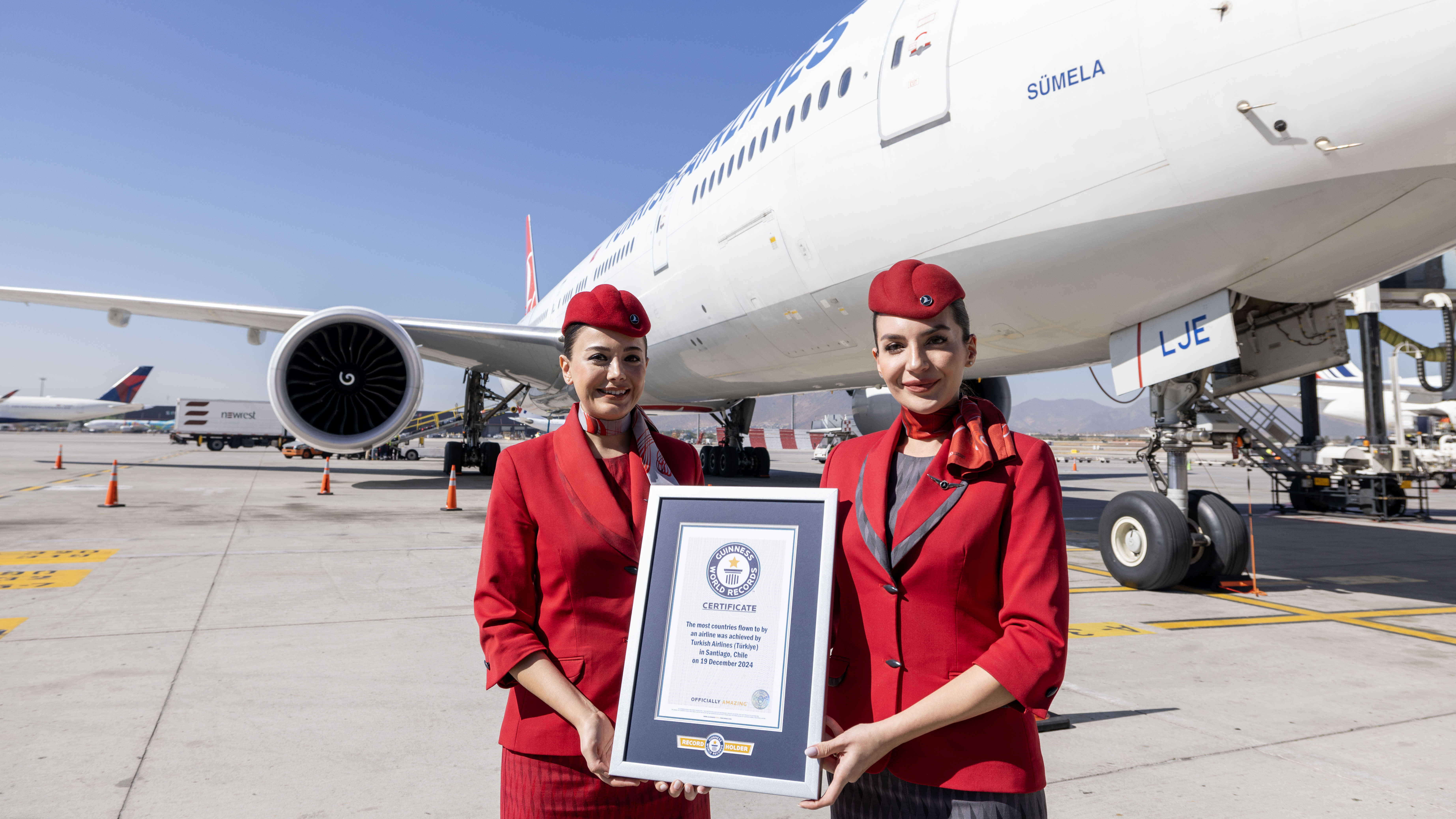 El certificado se entregó en el Aeropuerto Internacional Arturo Merino Benítez de Santiago tras el vuelo inaugural de Turkish Airlines a Chile.