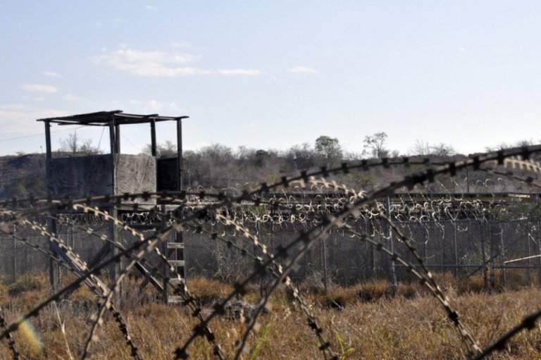 EE.UU. transfiere a cuatro presos de Guantánamo