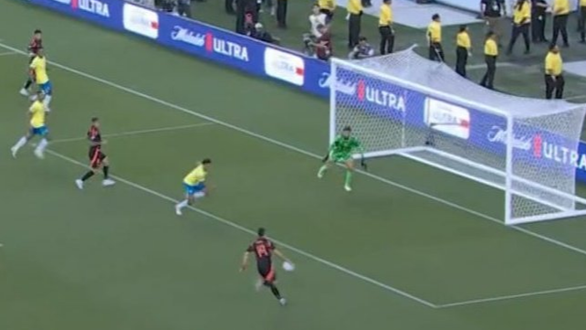 Rafael Santos Borré falló una opción clara de gol ante Brasil en la Copa América 2024.