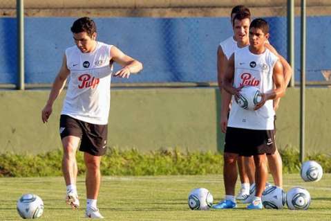 Salvador Cabañas entrena con Jaguares de Chiapas