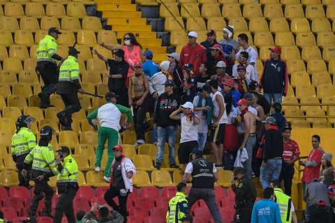 Vuelve y juega la violencia en el Campín: pelea entre hinchas del Independiente Medellín