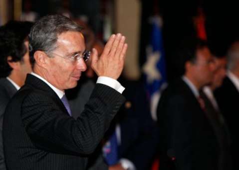 Uribe propuso reforma constitucional de libertad condicional a uniformados presos