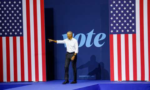 Eminem y Obama, juntos en un mitin demócrata para animar a votar por Kamala Harris