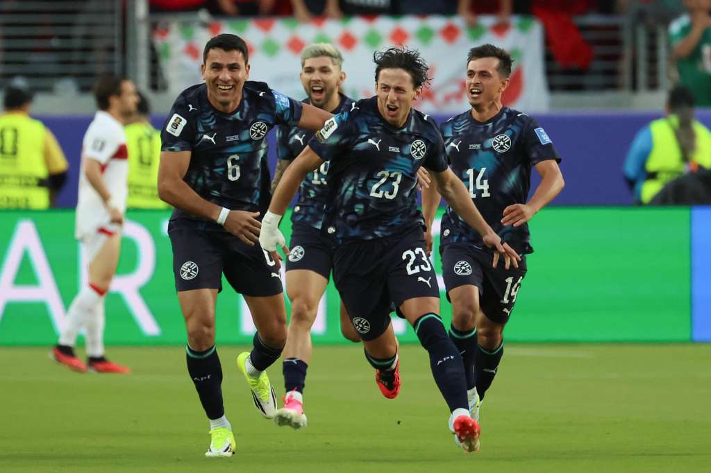 AMDEP7002. SANTA CLARA (ESTADOS UNIDOS), 19/06/2026.- Matías Galarza Fonda (c) de Paraguay celebra un gol este viernes, en un partido del grupo D del Mundial de la FIFA 2026 entre Turquía y Paraguay, en el estadio Levi´s en Santa Clara (Estados Unidos). EFE/ Miguel Gutiérrez