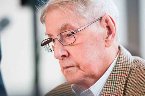 Un antiguo guardia de Auschwitz se disculpa en juicio por primera vez