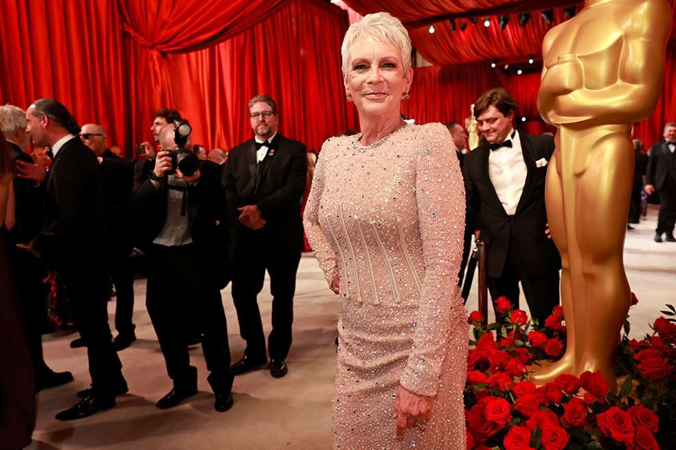 A sus 64 años, Jamie Lee Curtis ganó Óscar como mejor Actriz de reparto. Es hija del actor Tony Curtis