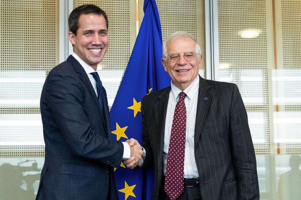 Juan Guaidó fue recibido por Josep Borrell, jefe de la diplomacia europea. / AFP