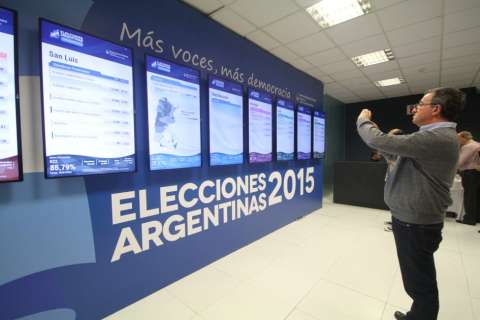 Carrera por los votos para segunda vuelta en presidenciales de Argentina