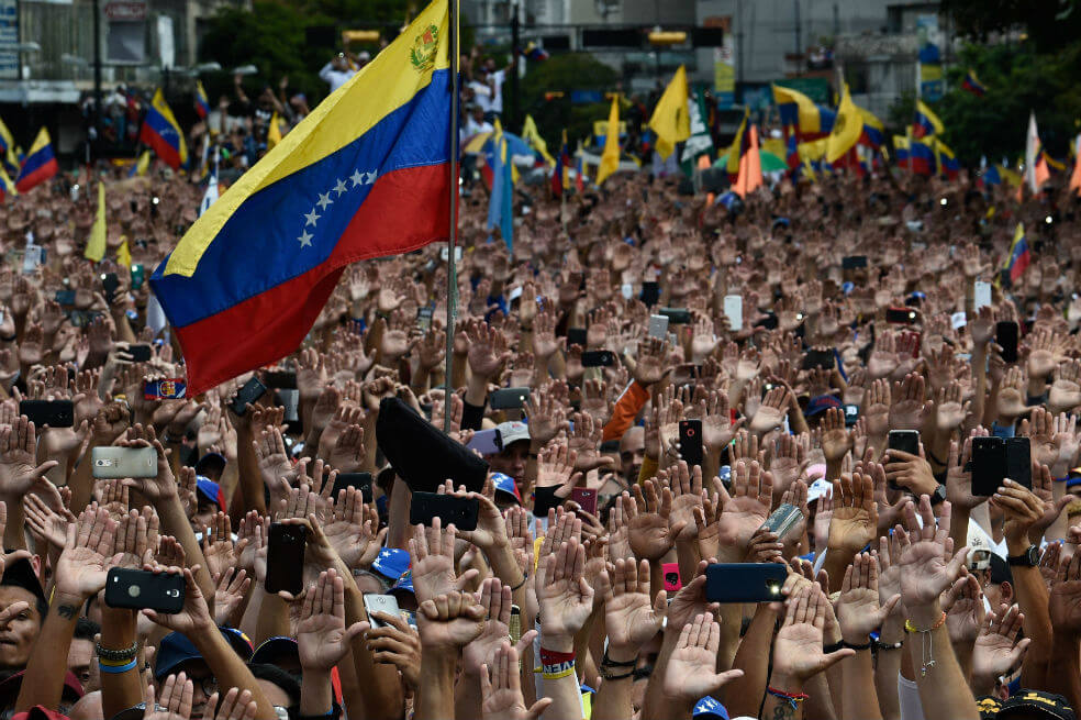 La emergencia humanitaria compleja y prolongada en la que el chavismo hundió a Venezuela no se resolverá con la caída de Nicolás Maduro, en el eventual caso que ello ocurriera en los próximos años. / AFP