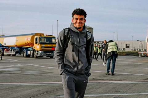 Luis Díaz, en vilo por la liberación de su papá, viajó a Francia con Liverpool