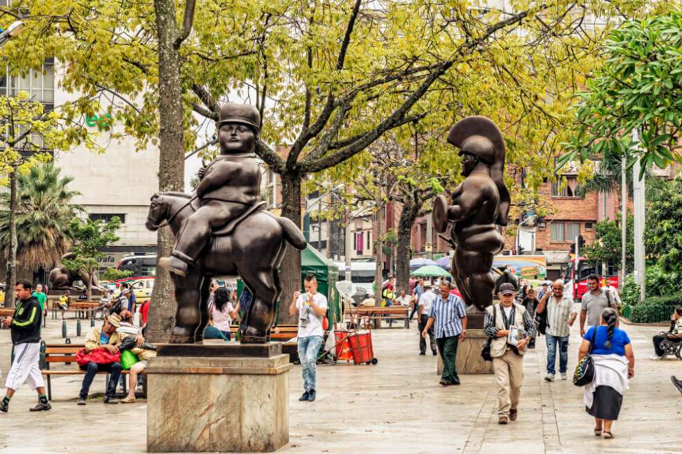 La Plaza Botero, en Medellín, está rodeada por el Museo de Antioquia y el Palacio de Cultura Rafael Uribe Uribe. / Getty Images