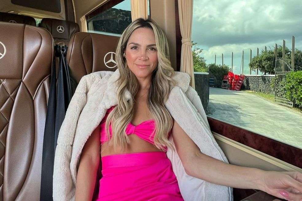 La presentadora Mabel Cartagena contó la 'odisea' que vivió hace unas horas en el aeropuerto al despedir a uno de sus hijos.