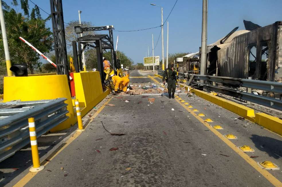 Imagen de cómo quedó el peaje de Gamarra luego del ataque de este domingo. / Cortesía - Mintransporte