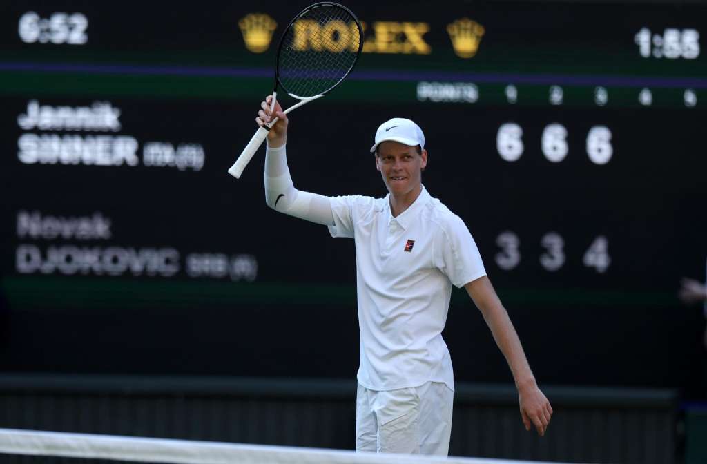 Wimbledon (United Kingdom), 11/07/2025.- Jannik Sinner of Italy celebrates winning the Men's Singles semi-finals match against Novak Djokovic of Serbia at the Wimbledon Championships, Wimbledon, Britain, 11 July 2025. (Tenis, Italia, Reino Unido) EFE/EPA/NEIL HALL EDITORIAL USE ONLY