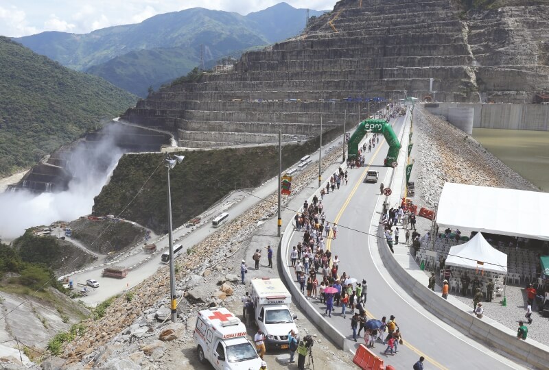 Imagen de la inauguración de la vía, que devuelve normalidad a la circulación en la zona. 