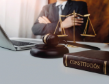 Impulse su carrera con la Especialización en Derecho Constitucional y Administrativo