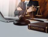 Impulse su carrera con la Especialización en Derecho Constitucional y Administrativo