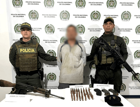 Capturaron a un hombre con un fusil AK-47 en discoteca de El Bagre, Antioquia