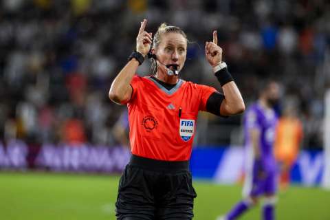 FIFA elige a seis mujeres árbitras para la Copa Mundial de Fútbol 2026