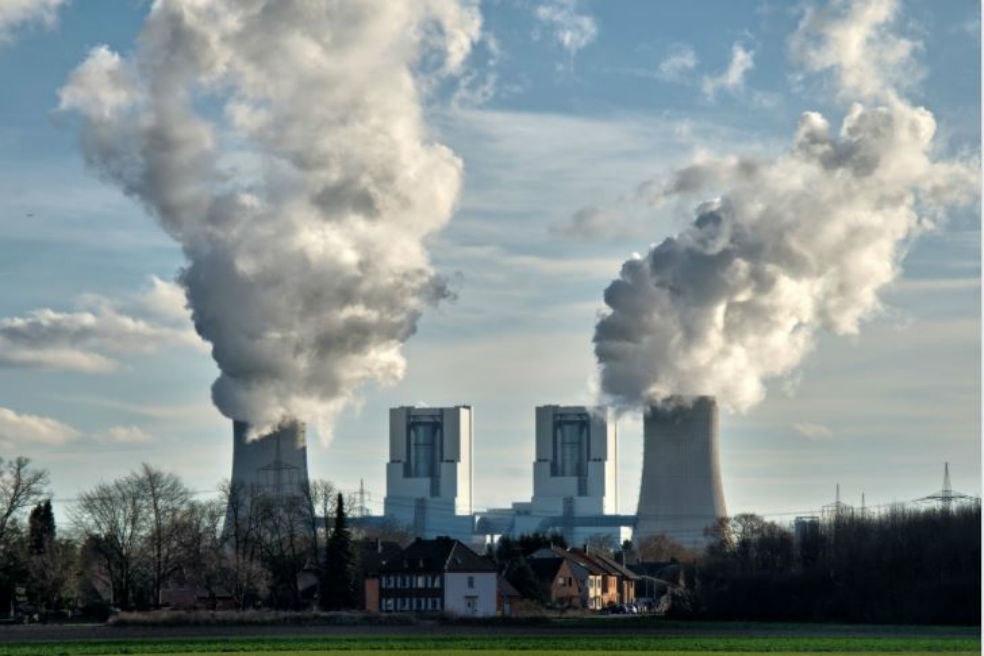 Swiss Re empieza a formar parte de las aseguradoras como Allianz o Mapfre que no renovaron los seguros de empresas relacionadas a la generación de gases de efecto invernadero. / PxPhere