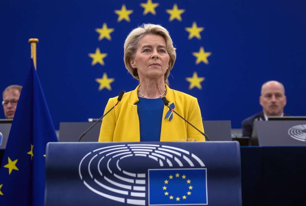 Strasbourg (France), 14/09/2022.- European Commission President Ursula von der Leyen delivers a speech during a debate on 'The State of the European Union' at the European Parliament in Strasbourg, France, 14 September 2022. (Francia, Estrasburgo) EFE/EPA/CHRISTOPHE PETIT TESSON