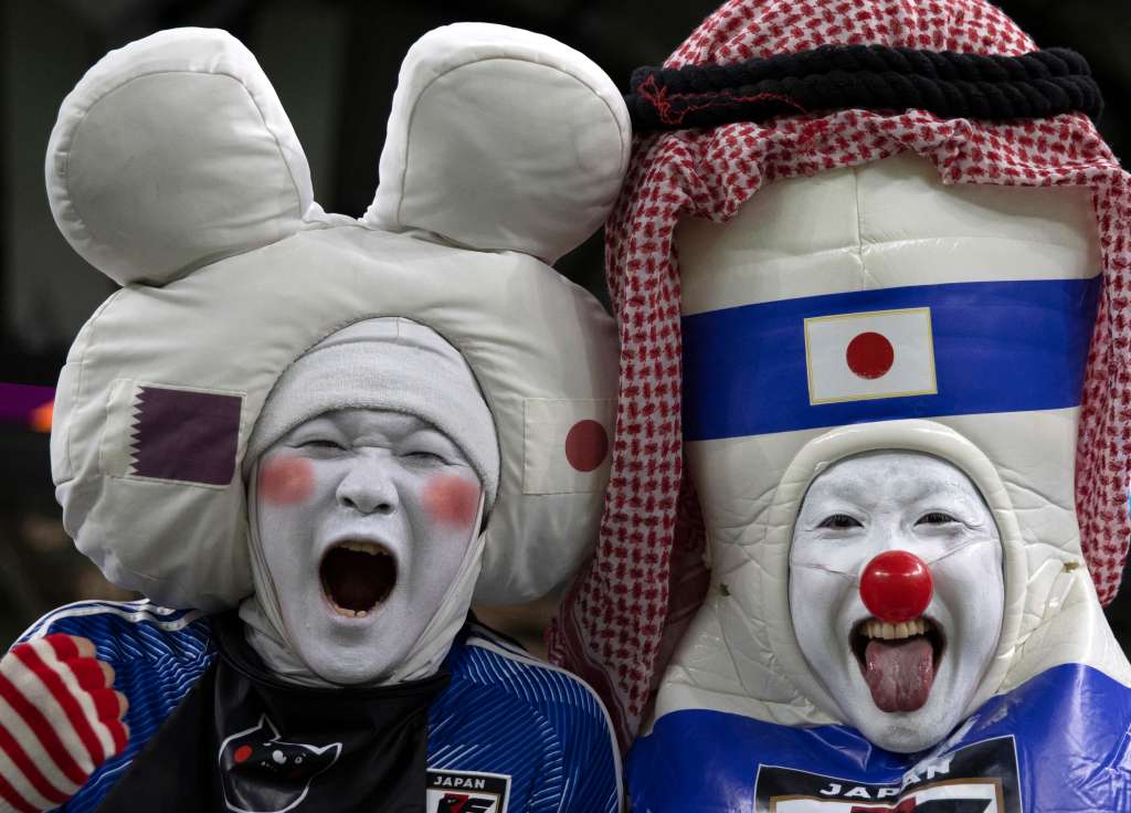 Al Wakrah (Qatar), 05/12/2022.- Supporters of Japan arrive for the FIFA World Cup 2022 round of 16 soccer match between Japan and Croatia at Al Janoub Stadium in Al Wakrah, Qatar, 05 December 2022. (Mundial de Fútbol, Croacia, Japón, Catar) EFE/EPA/Abir Sultan