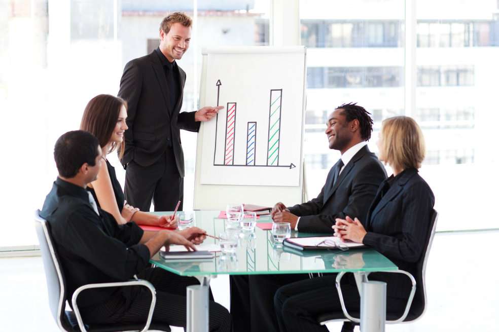 La seguridad con la que hable sobre su idea de negocio es decisiva para conseguir inversión. / 123rf