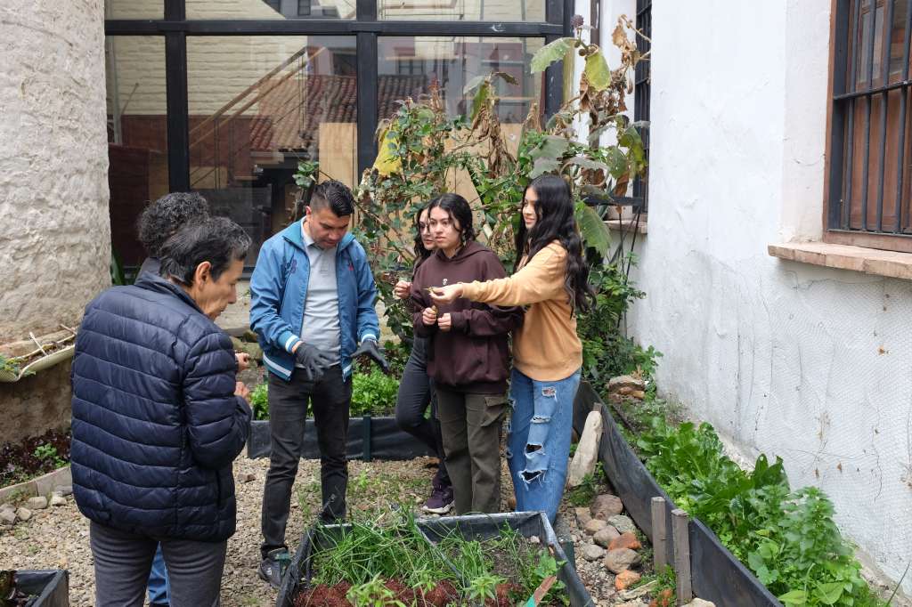 El Museo Colonial, ubicado en el centro histórico de Bogotá, es una institución dedicada a la preservación y divulgación del patrimonio cultural de la época colonial en Colombia.