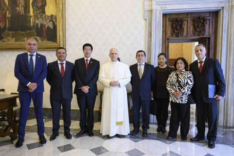 El papa León XIV renueva su DNI peruano: funcionarios viajaron hasta el Vaticano