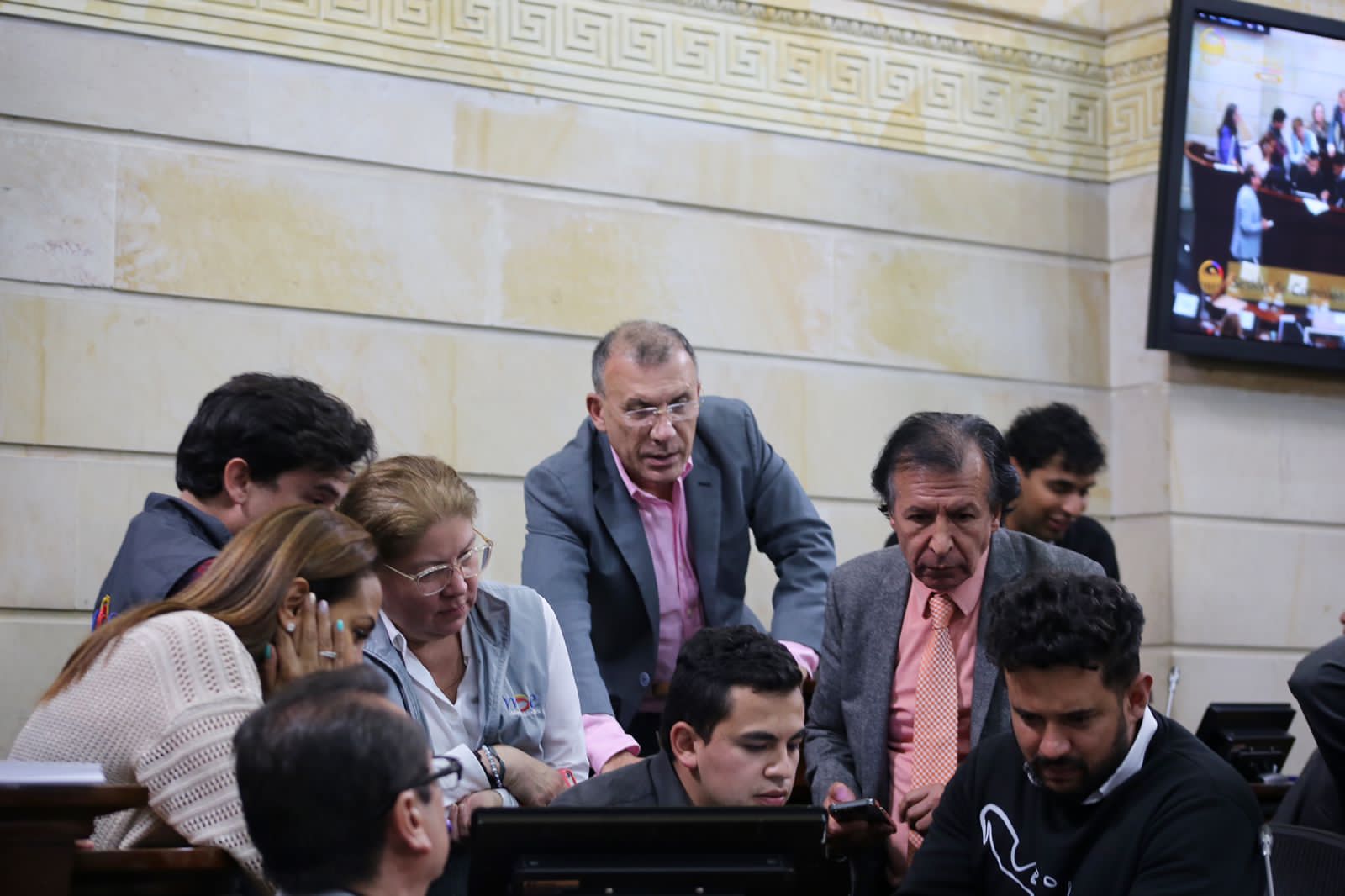 No fue una votación formal, sino un conteo de los formularios que llenaron los congresistas. Hubo verificación de organizaciones independientes.